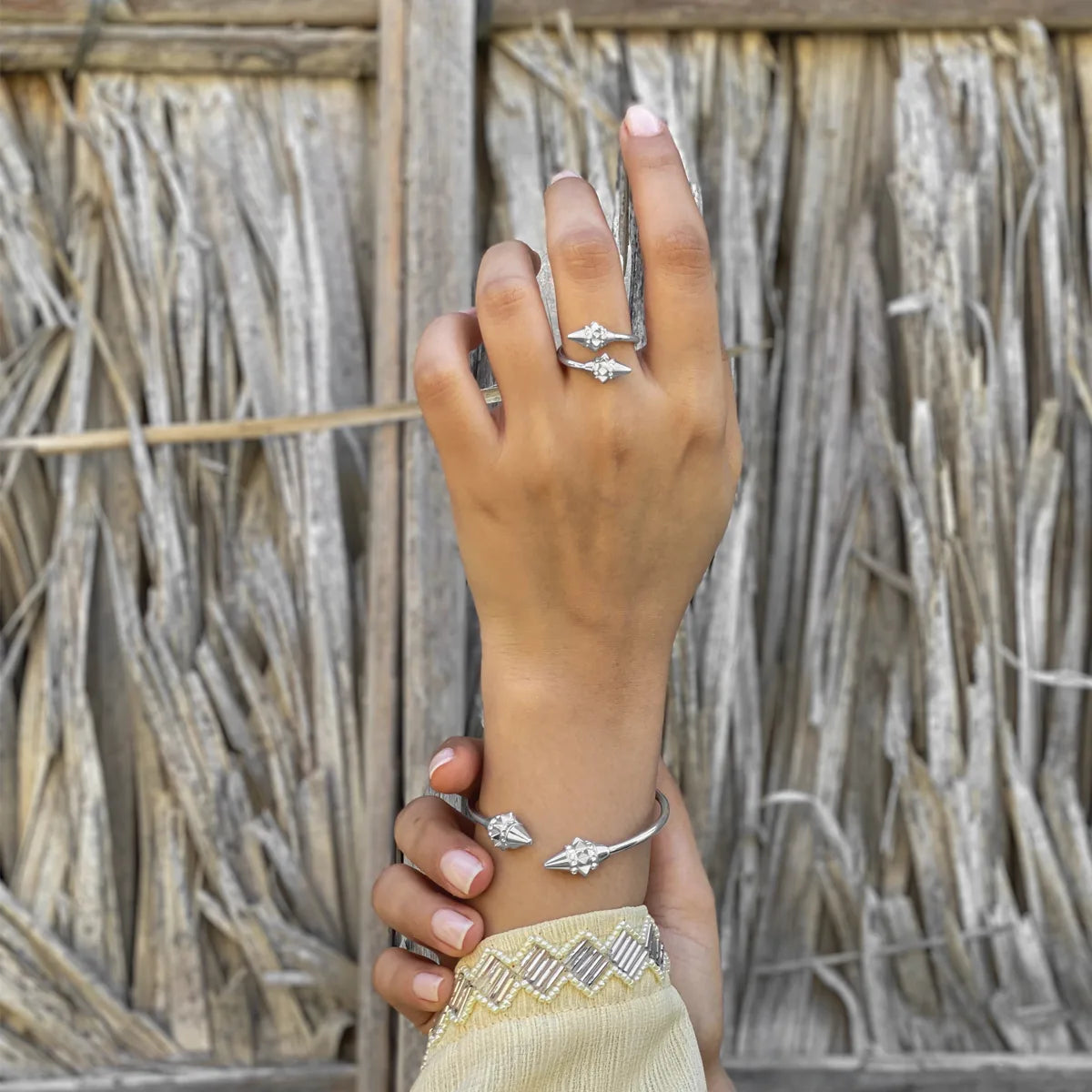 تراث / خاتم باللون الفضي