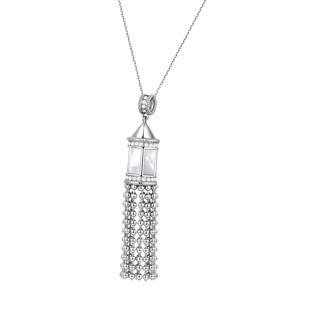 صدف / قلادة باللون الفضي