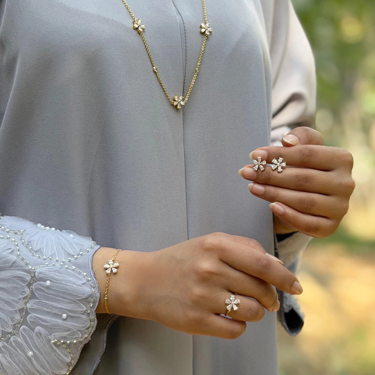 ديزي فلاور / طقم بسيط باللون الذهبي