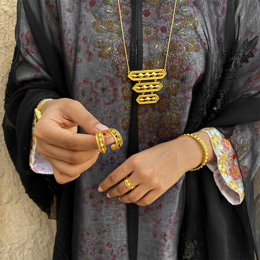 أناقة / أقراط ذهبية