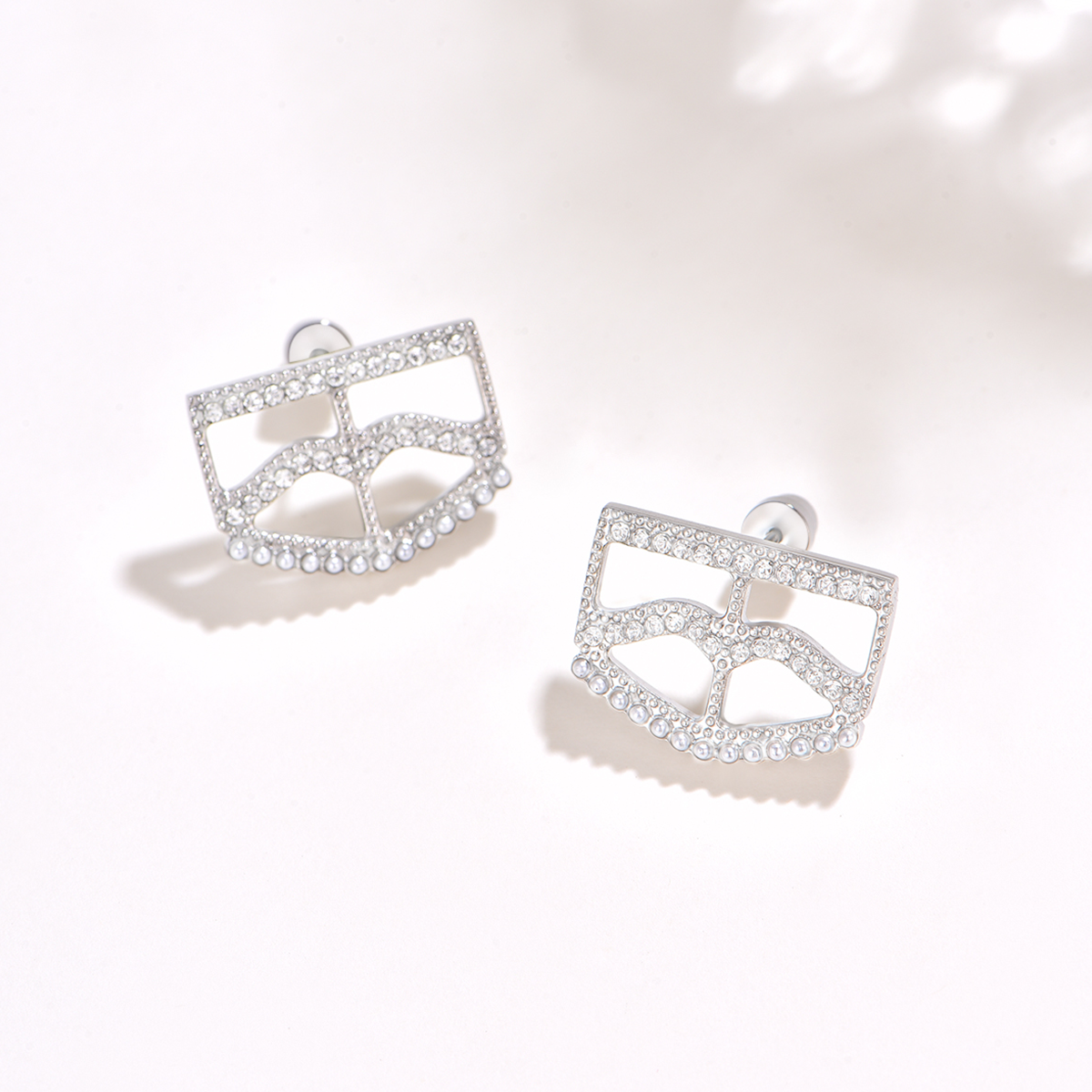 برقع / أقراط باللون الفضي