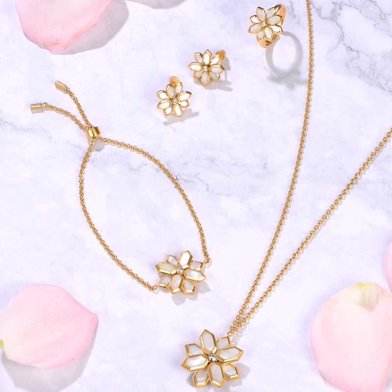 لوتس / إسورة اللؤلؤ باللون الذهبي 